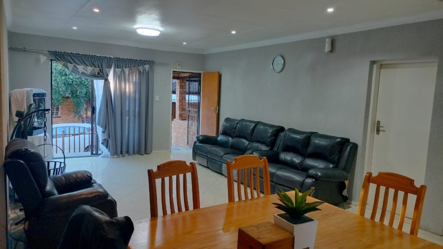3 Bedroom Property for Sale in Safari Gardens North West